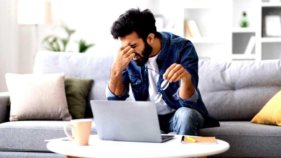 SEO-Analyse für Online-Shops – Datenauswertung am Bildschirm